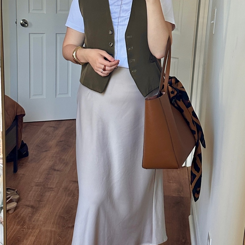 Tory Burch Brown Leather Tote with Exterior Zip Pocket - Picture 3 of 11